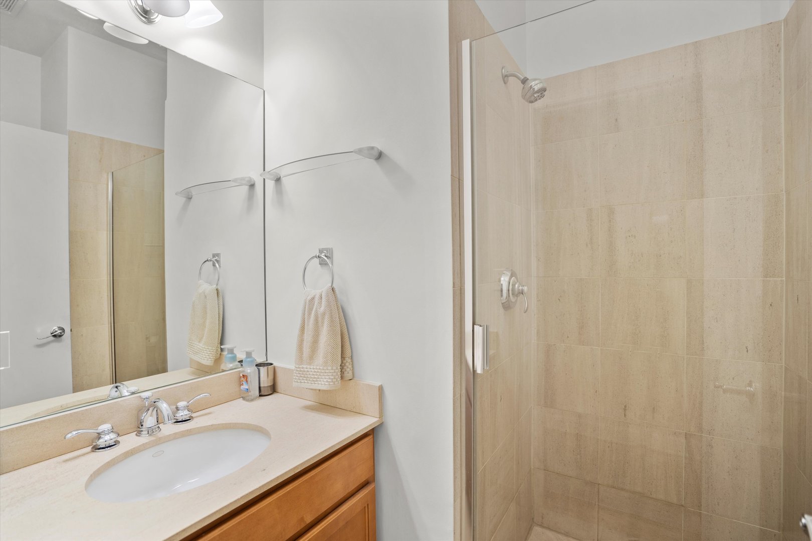 1437 W ADDISON Street Unit: 3