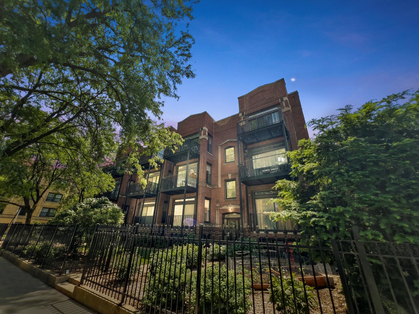 1437 W ADDISON Street Unit: 3