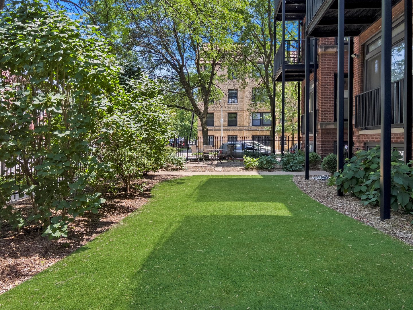 1437 W ADDISON Street Unit: 3