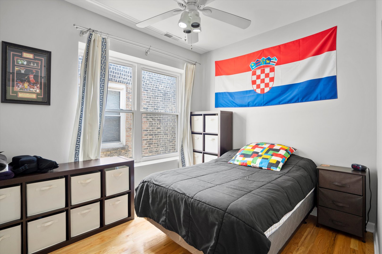 1437 W ADDISON Street Unit: 3