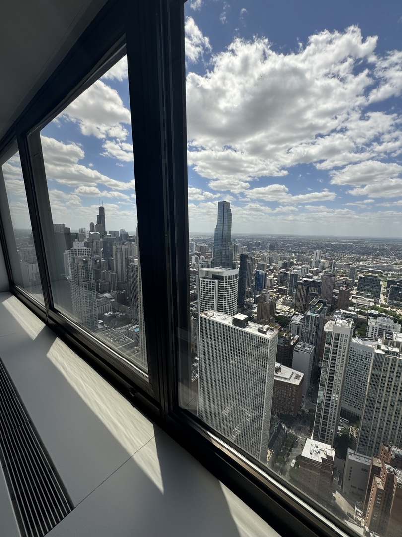 175 E Delaware Place Unit: 6512