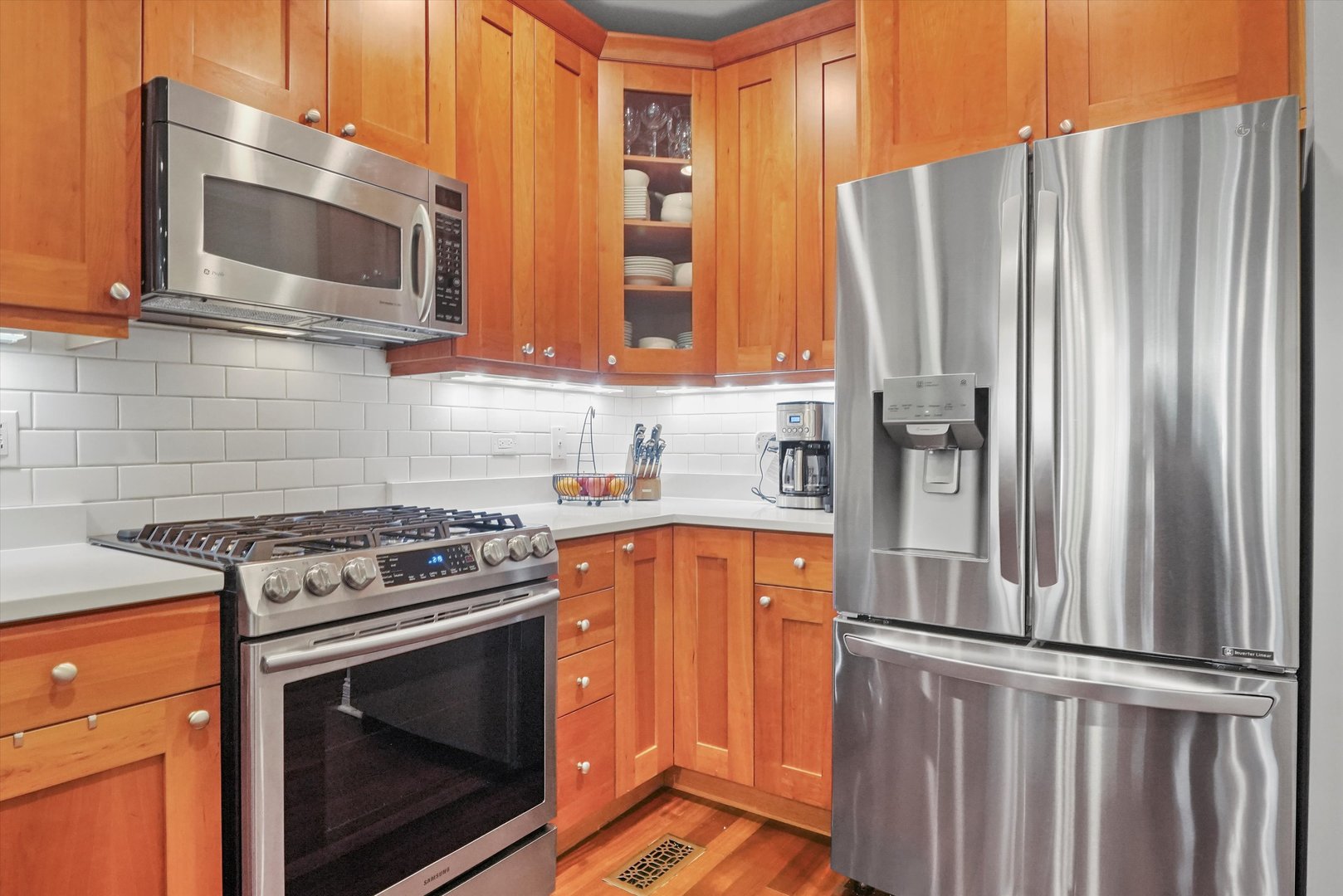 3652 N DAMEN Avenue Unit: 2