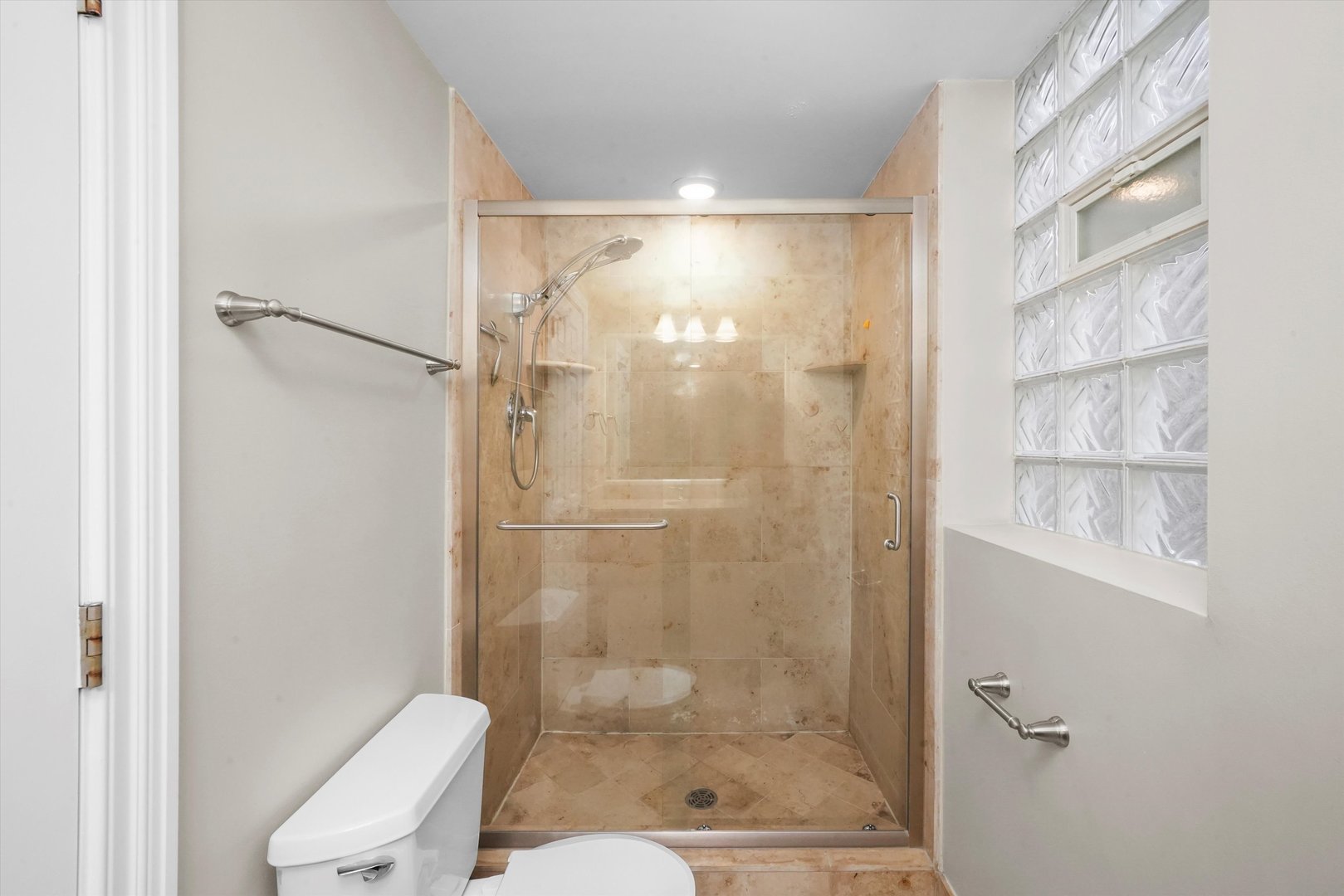 3652 N DAMEN Avenue Unit: 2