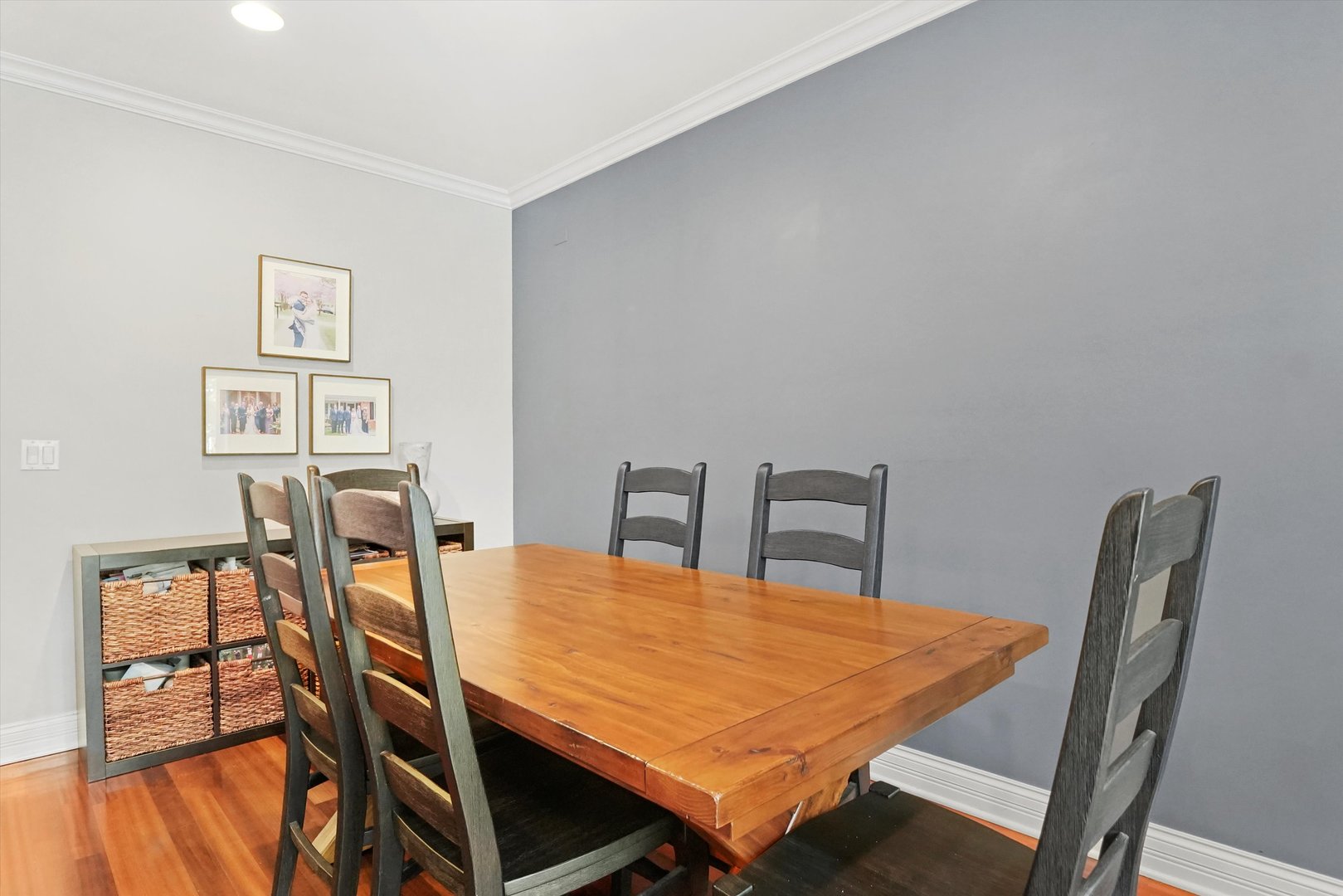 3652 N DAMEN Avenue Unit: 2