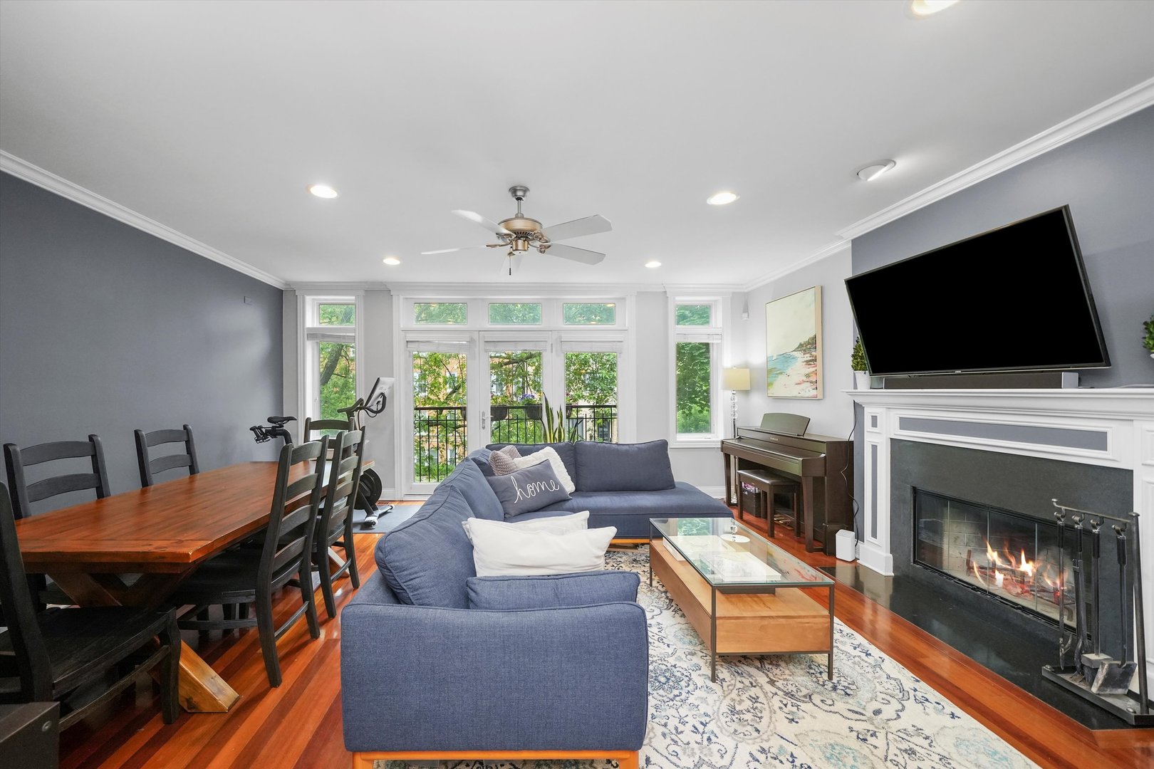 3652 N DAMEN Avenue Unit: 2