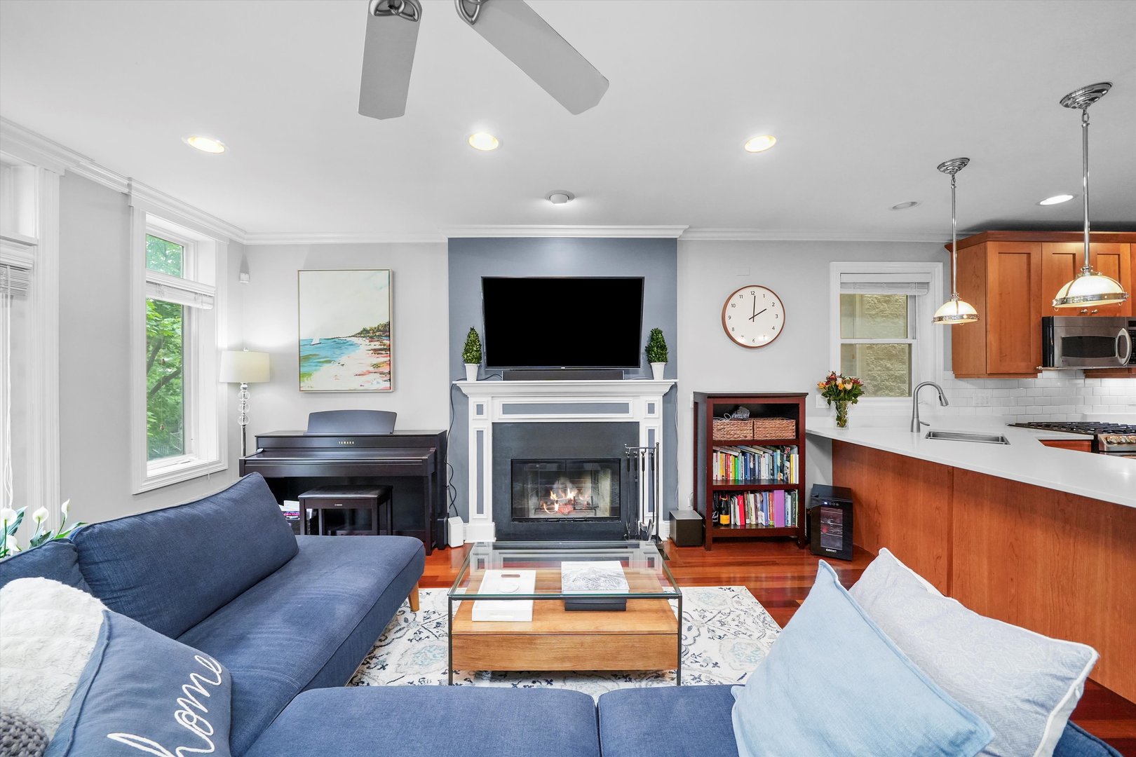 3652 N DAMEN Avenue Unit: 2