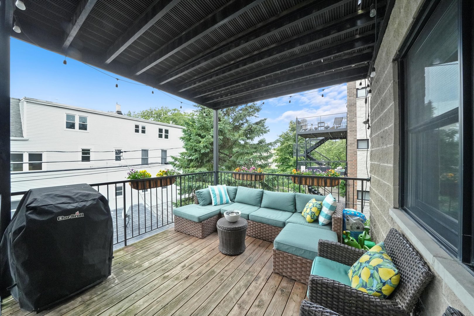 3652 N DAMEN Avenue Unit: 2