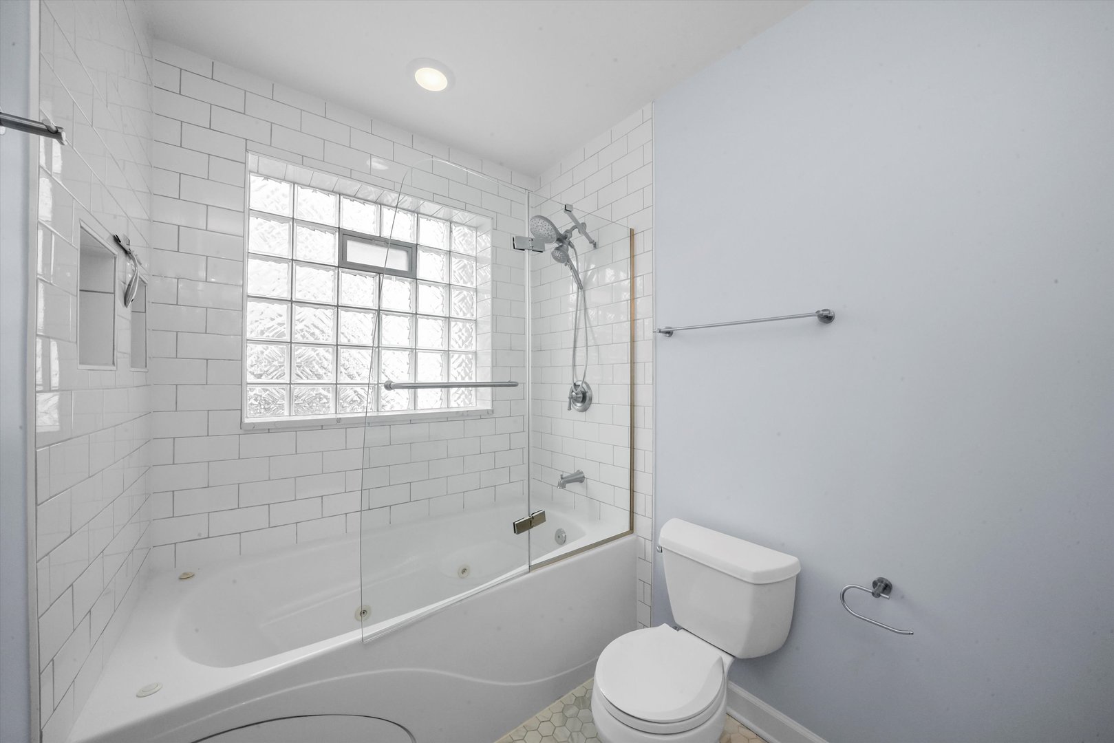 3652 N DAMEN Avenue Unit: 2