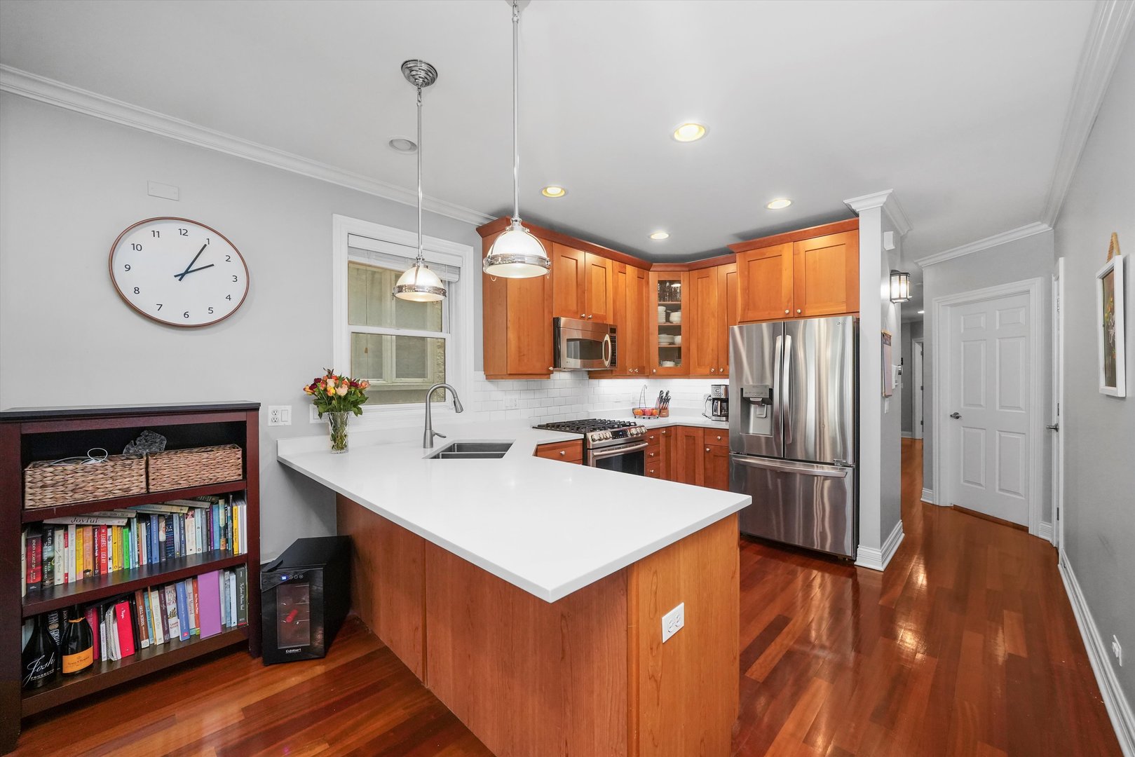 3652 N DAMEN Avenue Unit: 2