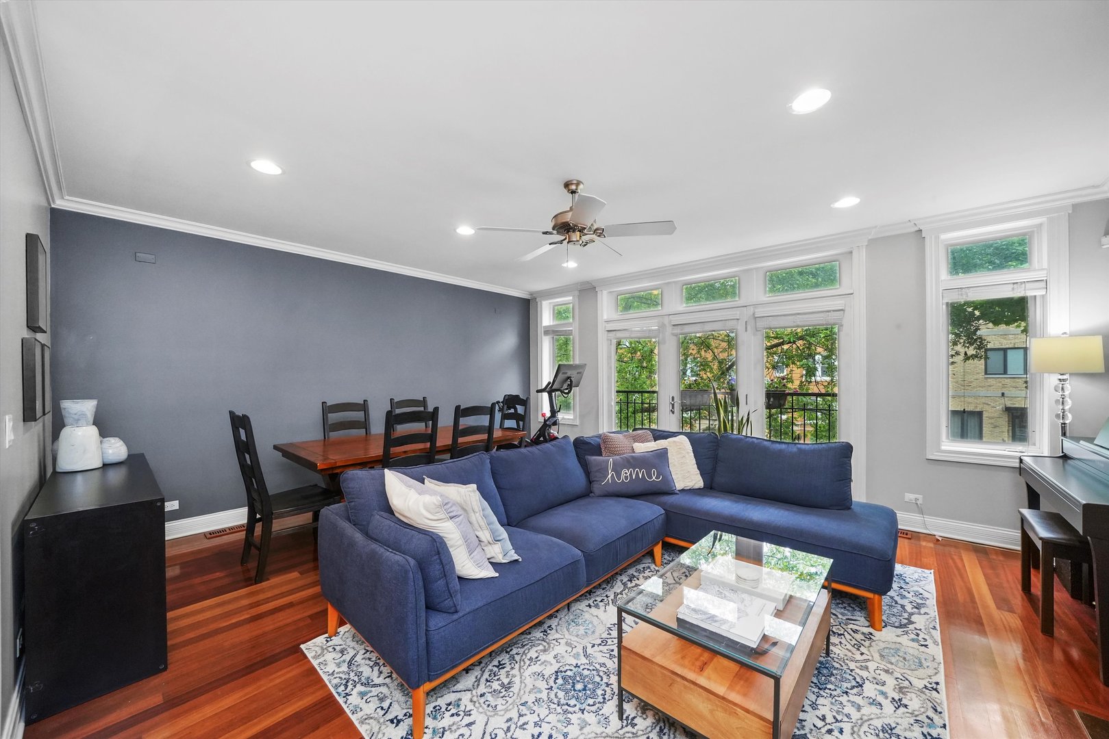 3652 N DAMEN Avenue Unit: 2