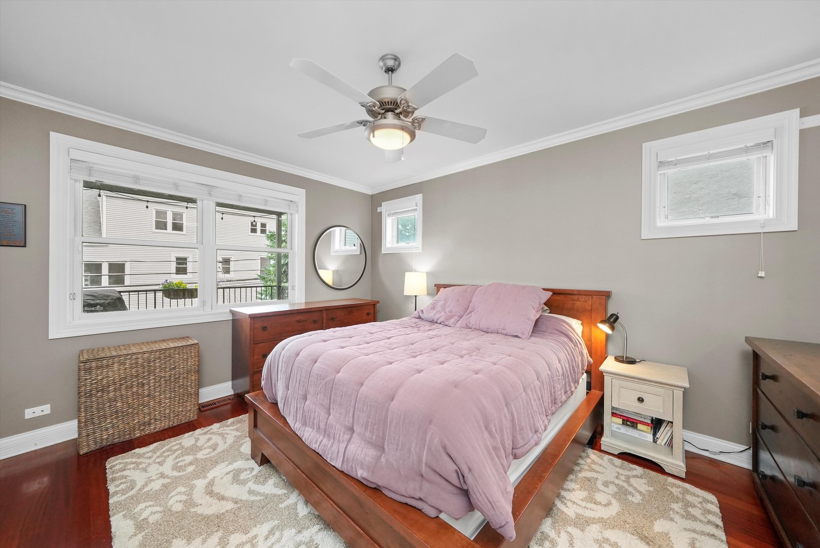 3652 N DAMEN Avenue Unit: 2