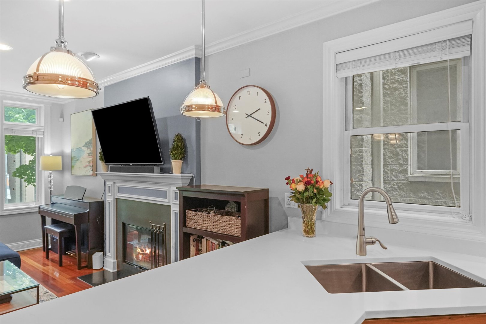 3652 N DAMEN Avenue Unit: 2
