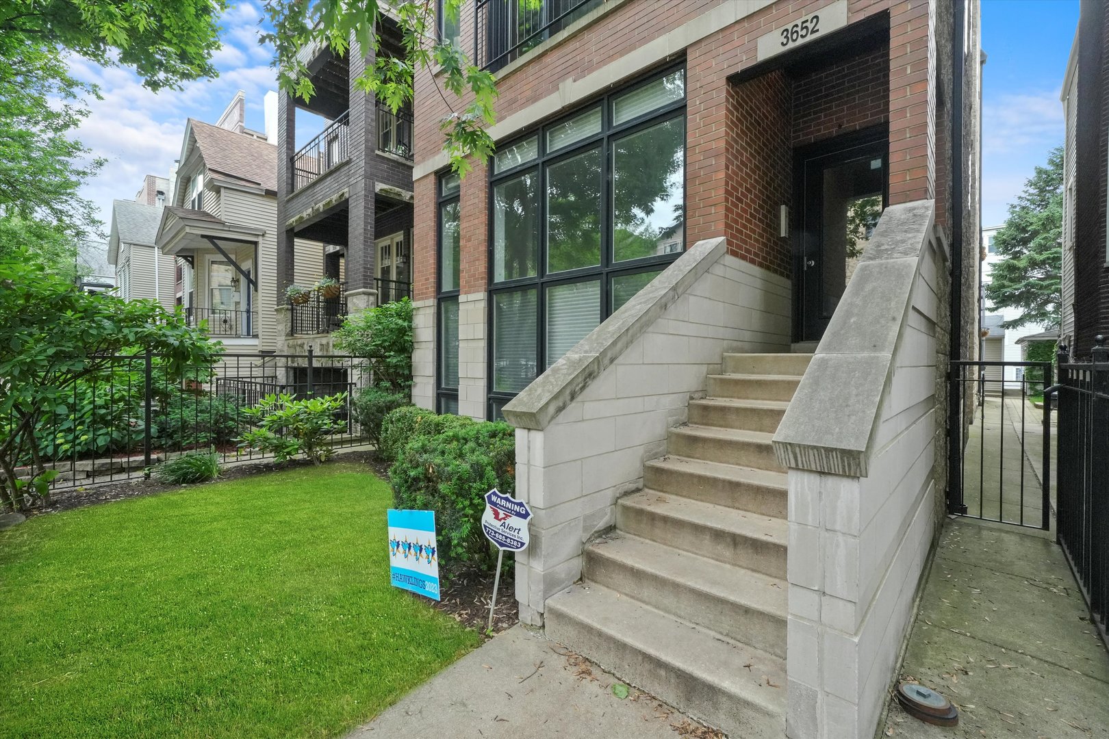 3652 N DAMEN Avenue Unit: 2
