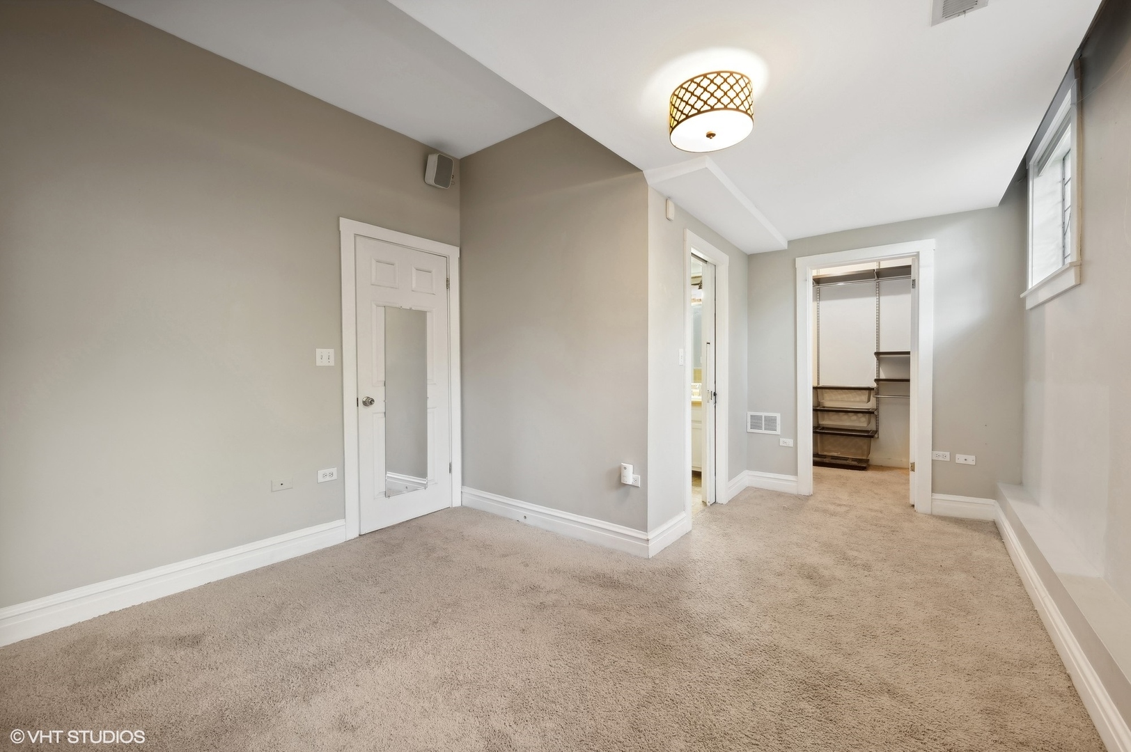 653 W Melrose Street Unit: 1S