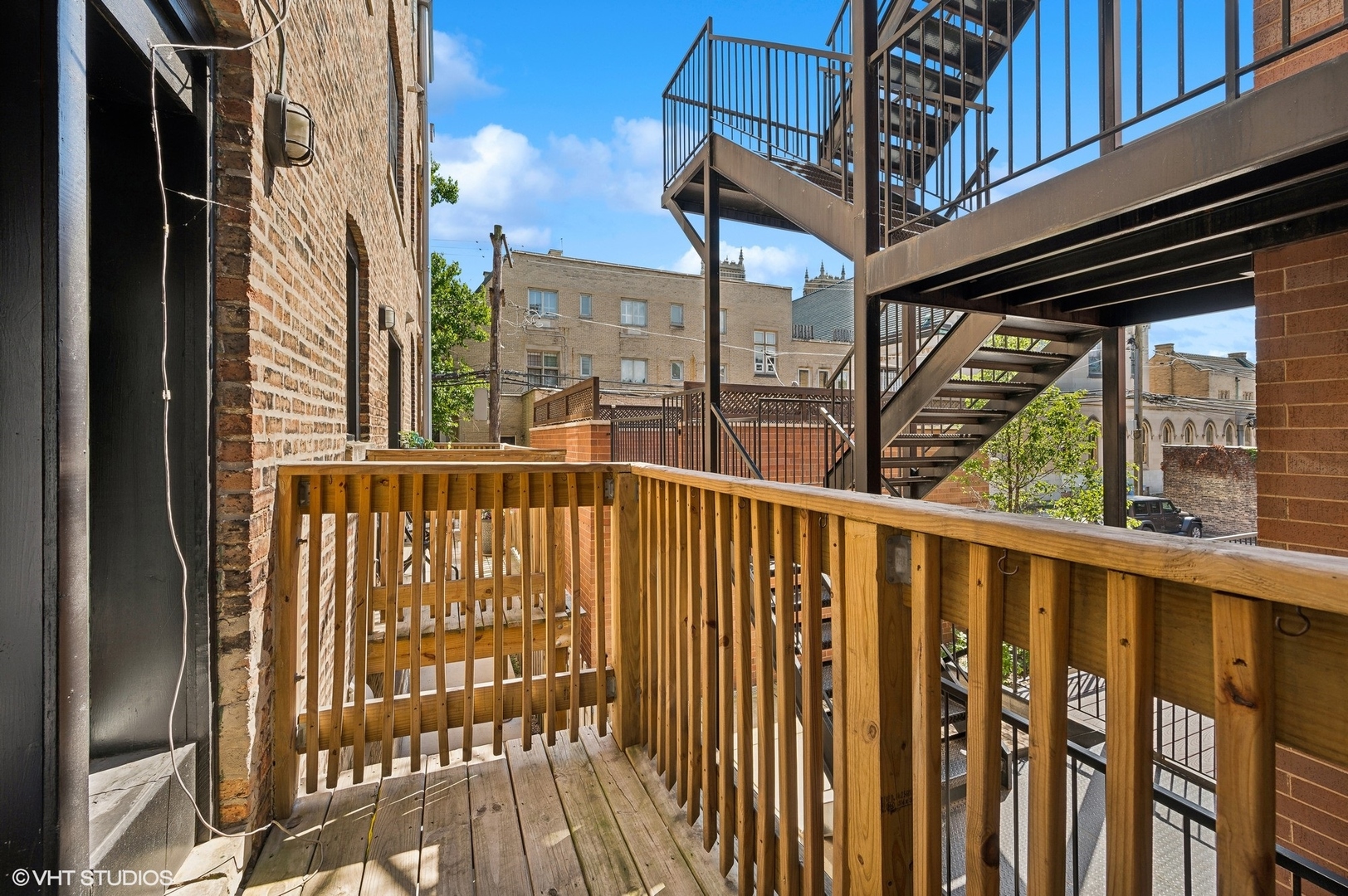 653 W Melrose Street Unit: 1S