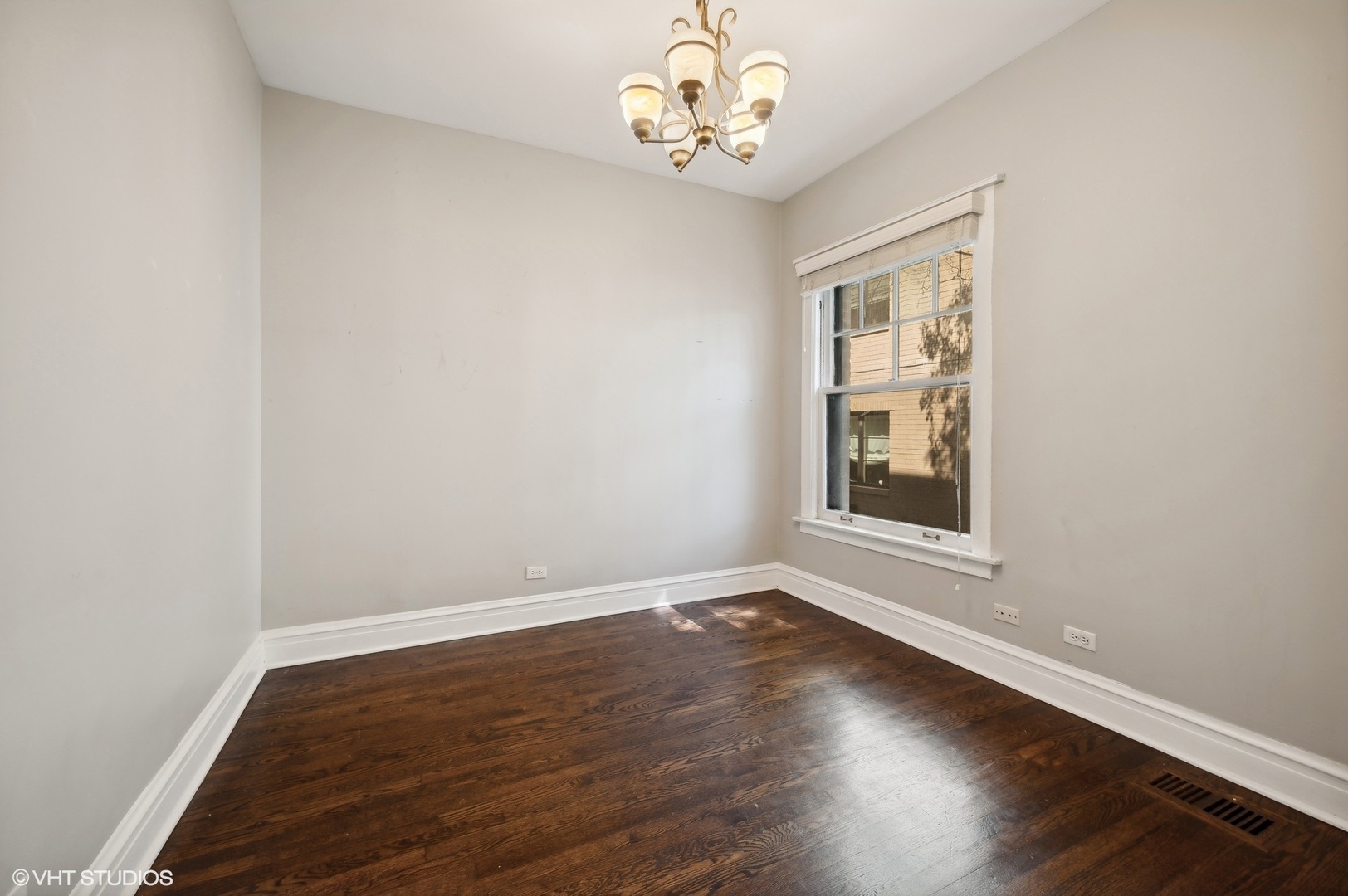 653 W Melrose Street Unit: 1S