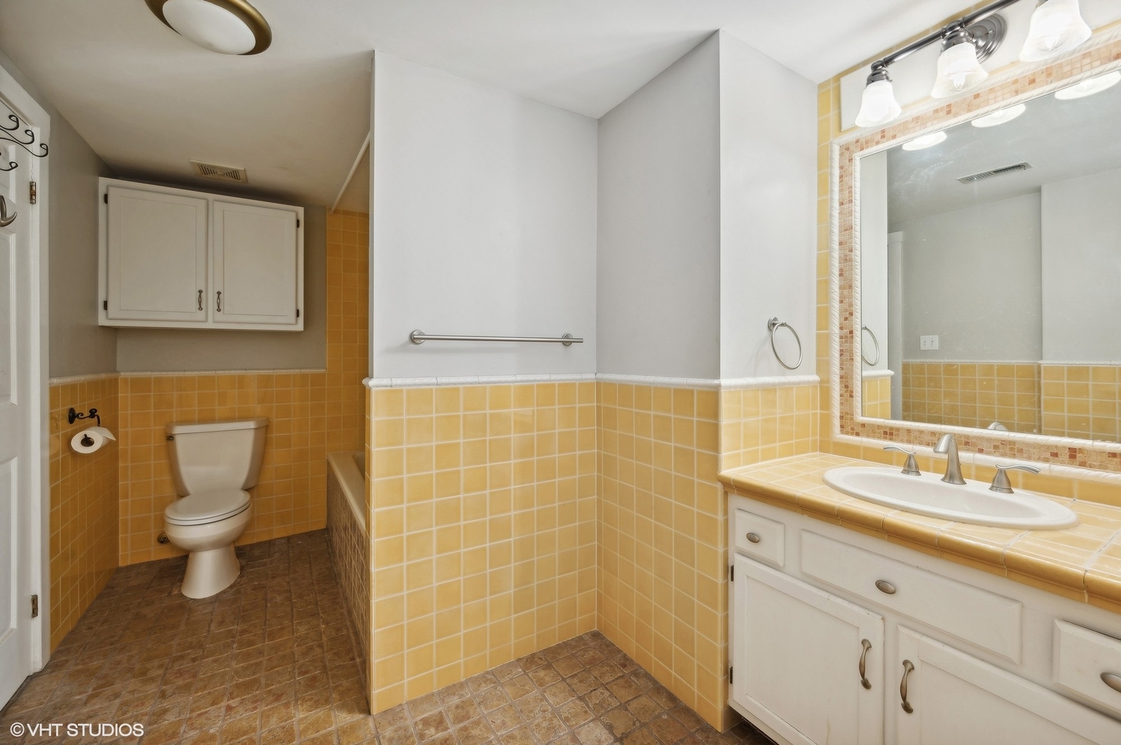 653 W Melrose Street Unit: 1S