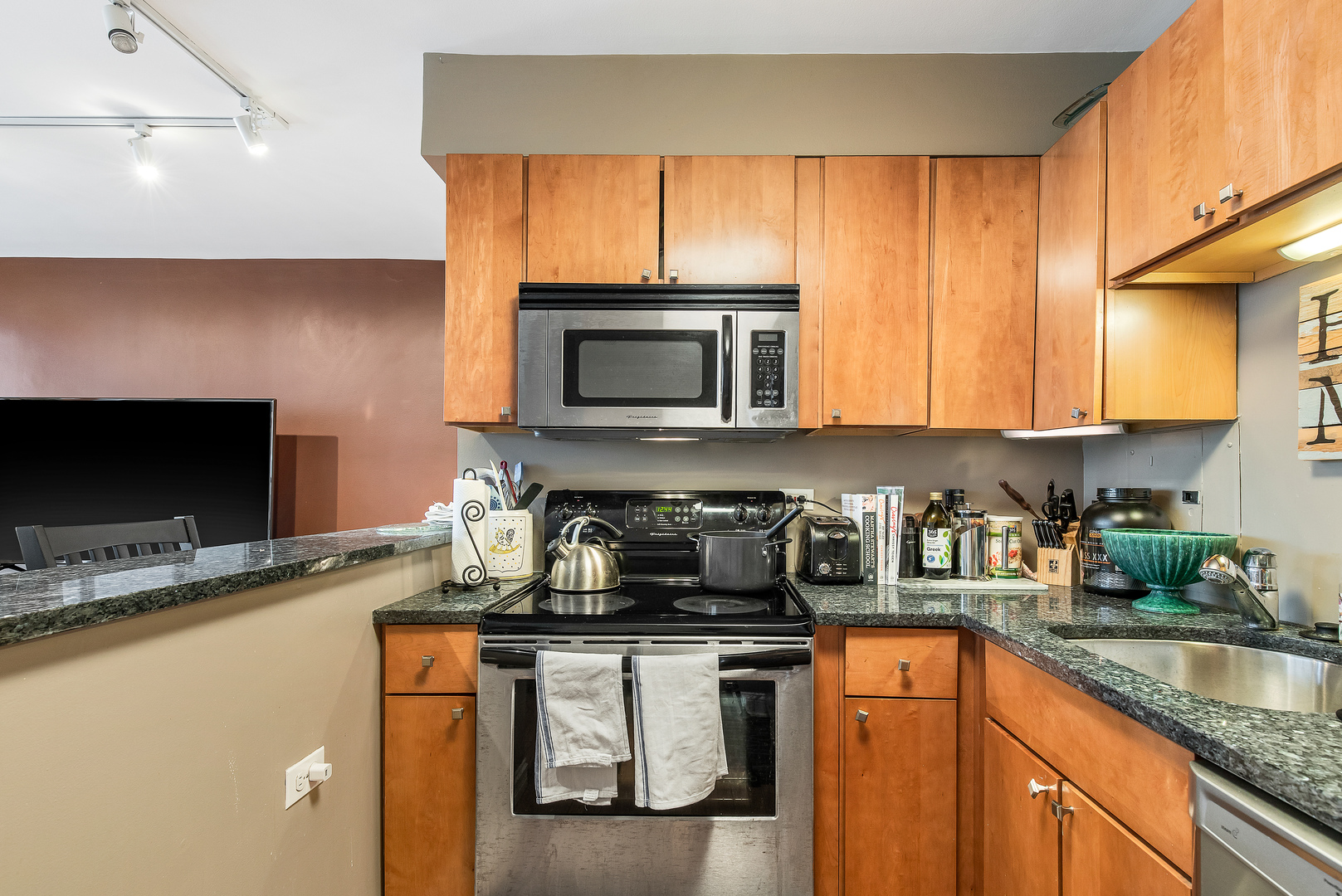 33 E Cedar Street Unit: 19H