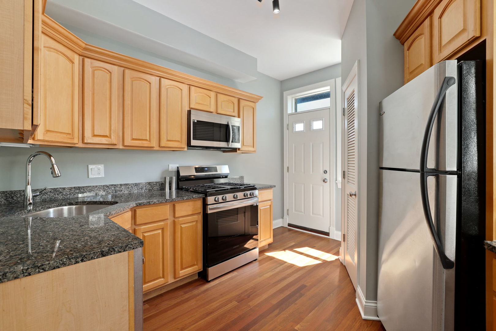 7627 N Greenview Avenue Unit: 3D