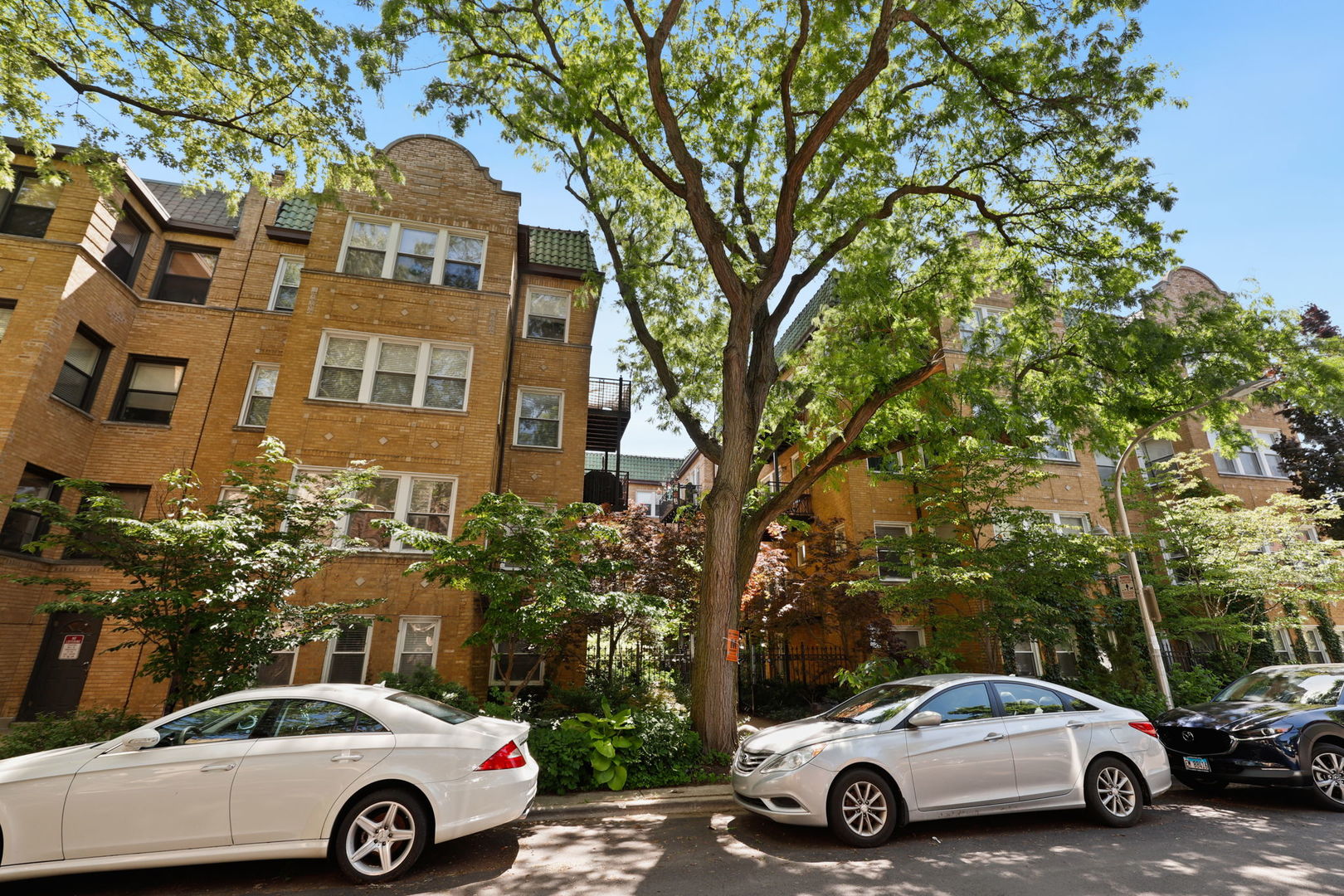 7627 N Greenview Avenue Unit: 3D