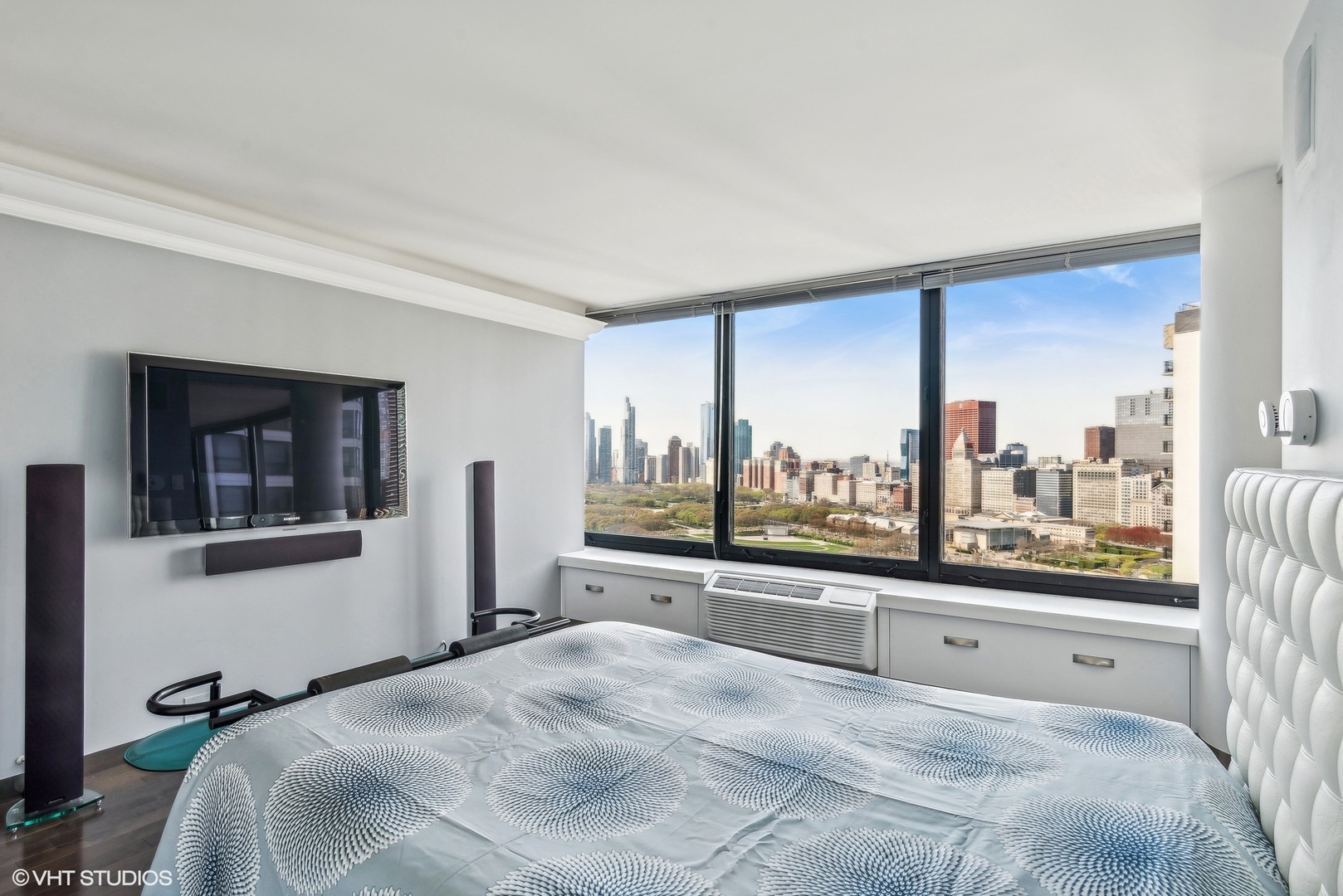 155 N HARBOR Drive Unit: 3003