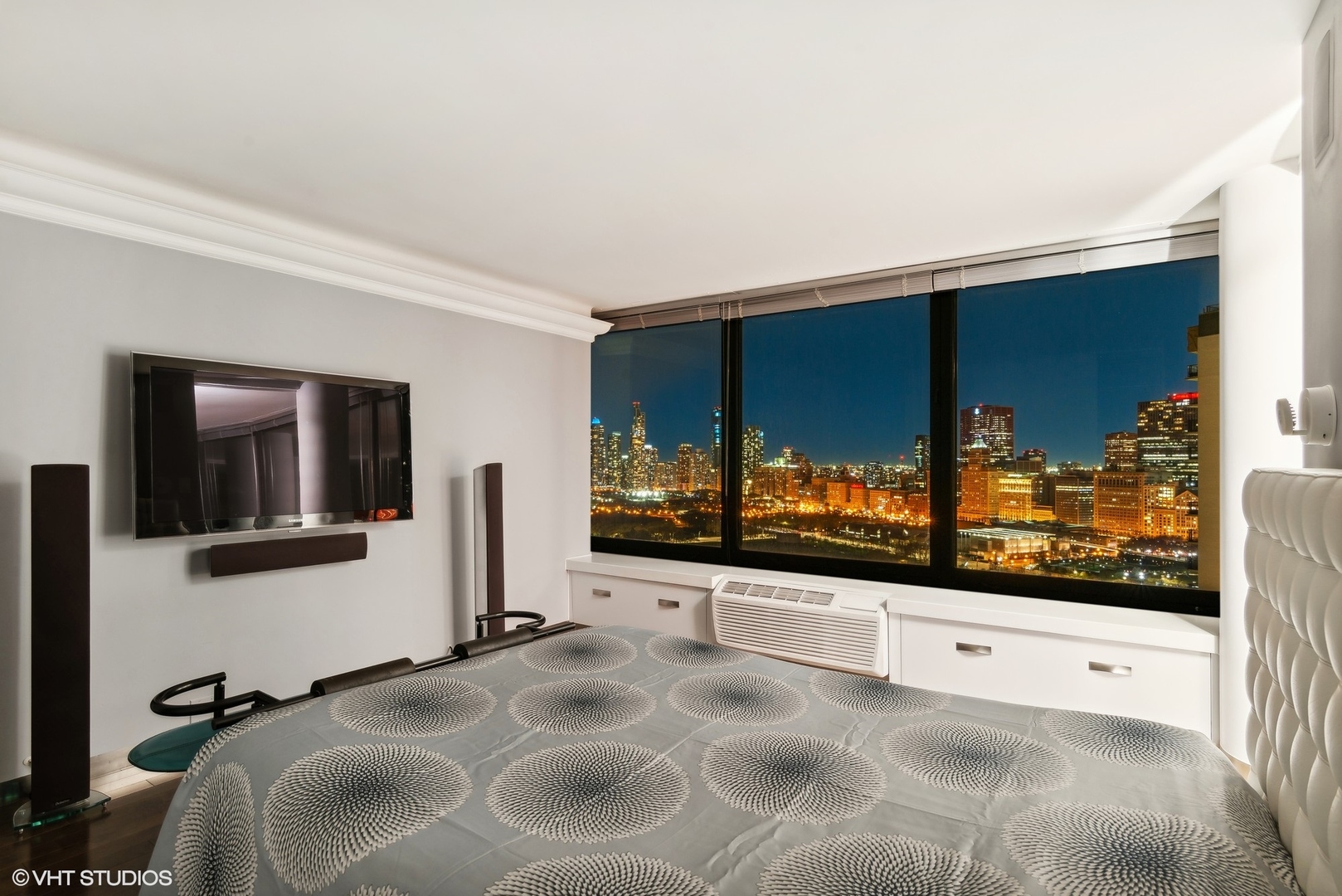 155 N HARBOR Drive Unit: 3003