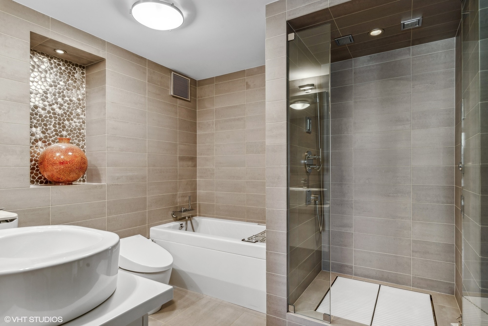 155 N HARBOR Drive Unit: 3003