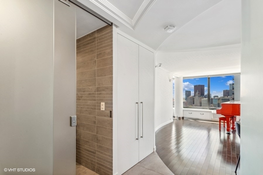 155 N HARBOR Drive Unit: 3003