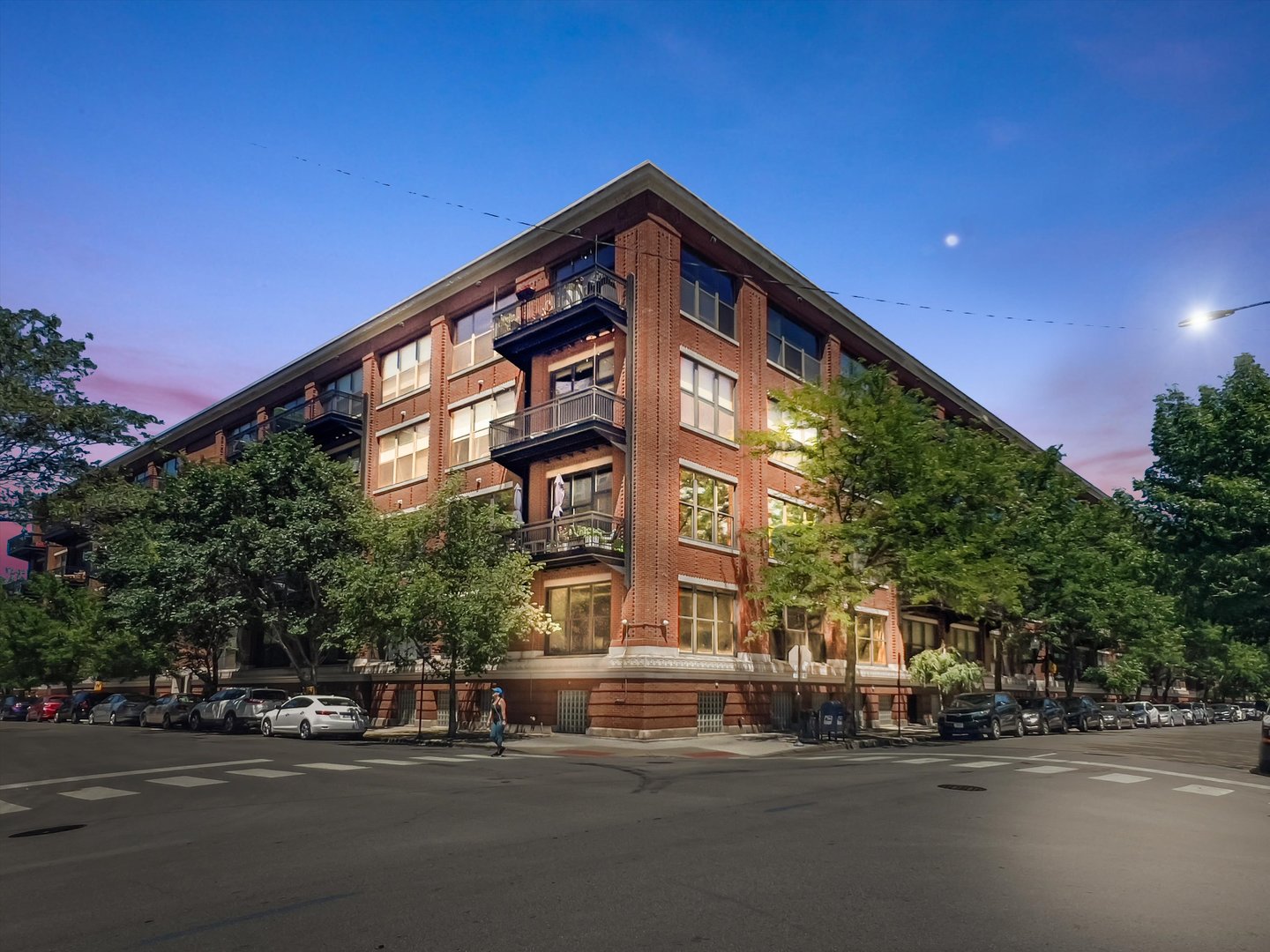 1040 W Adams Street Unit: 420