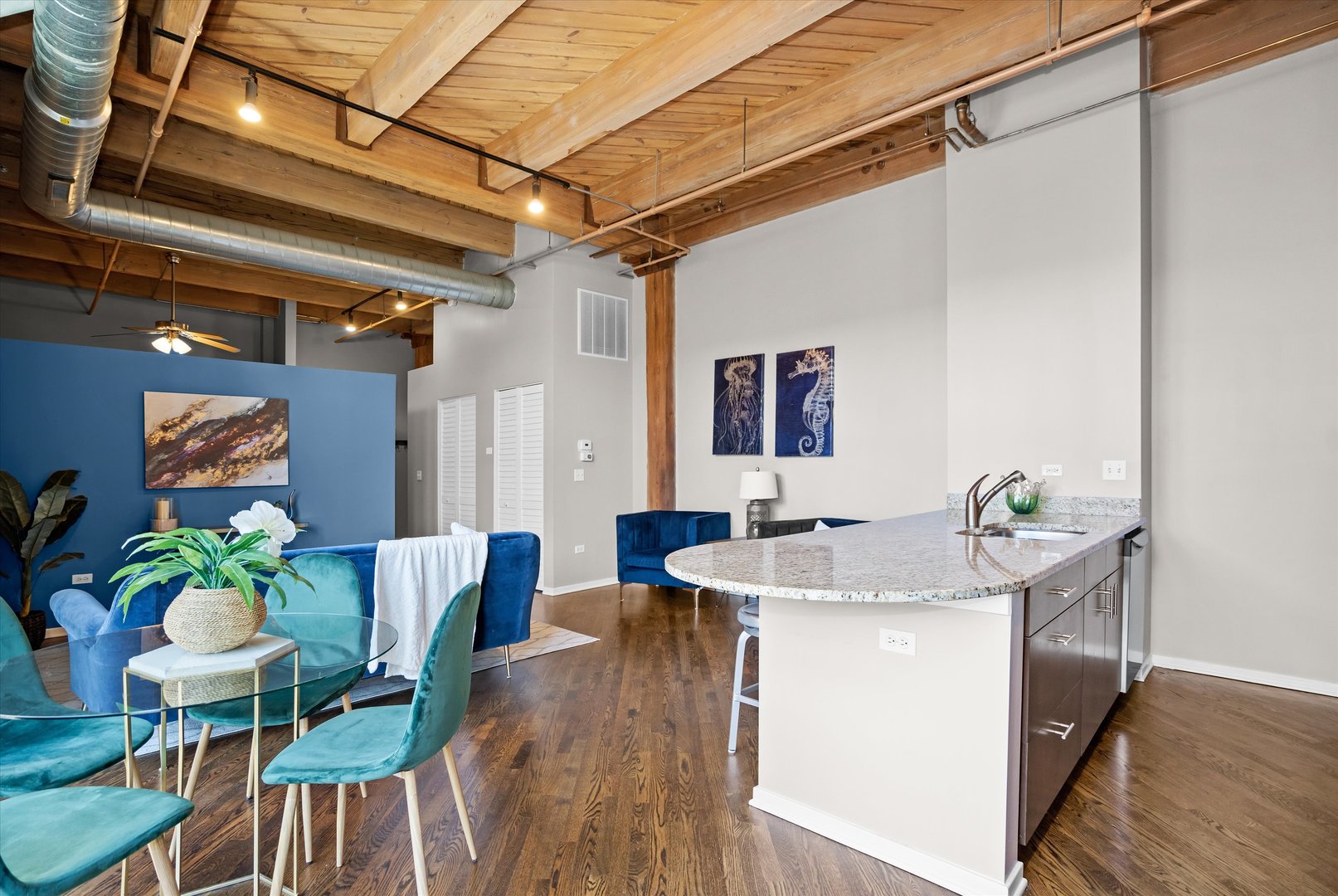 1040 W Adams Street Unit: 420