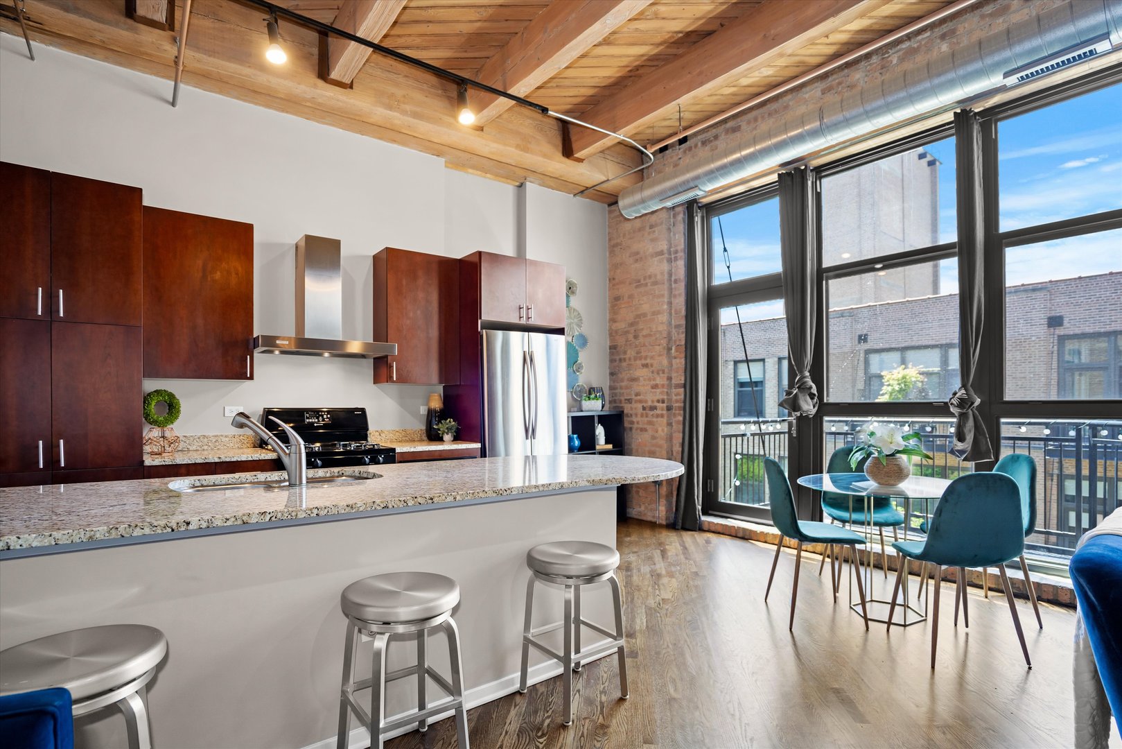 1040 W Adams Street Unit: 420