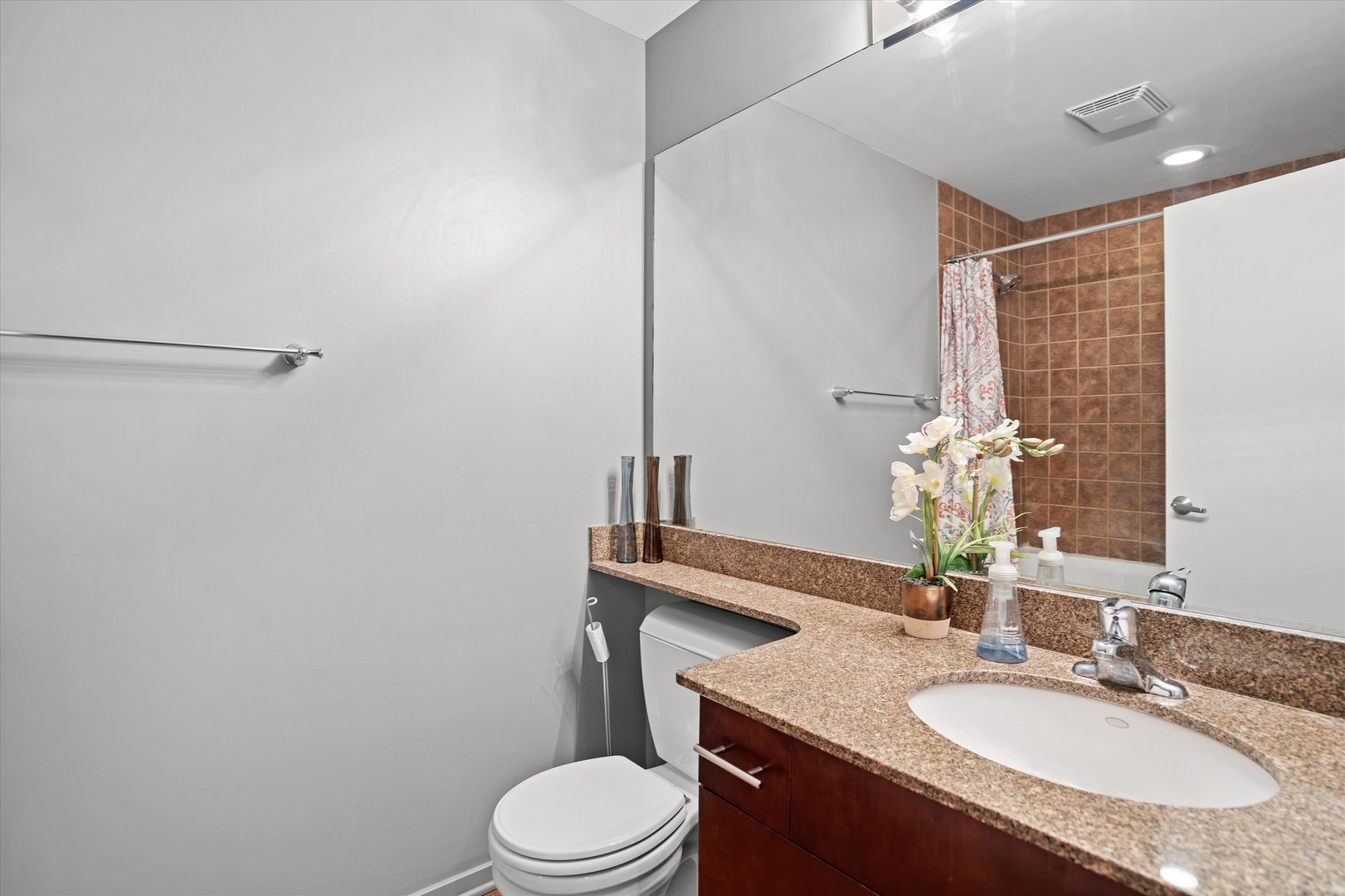 1040 W Adams Street Unit: 420