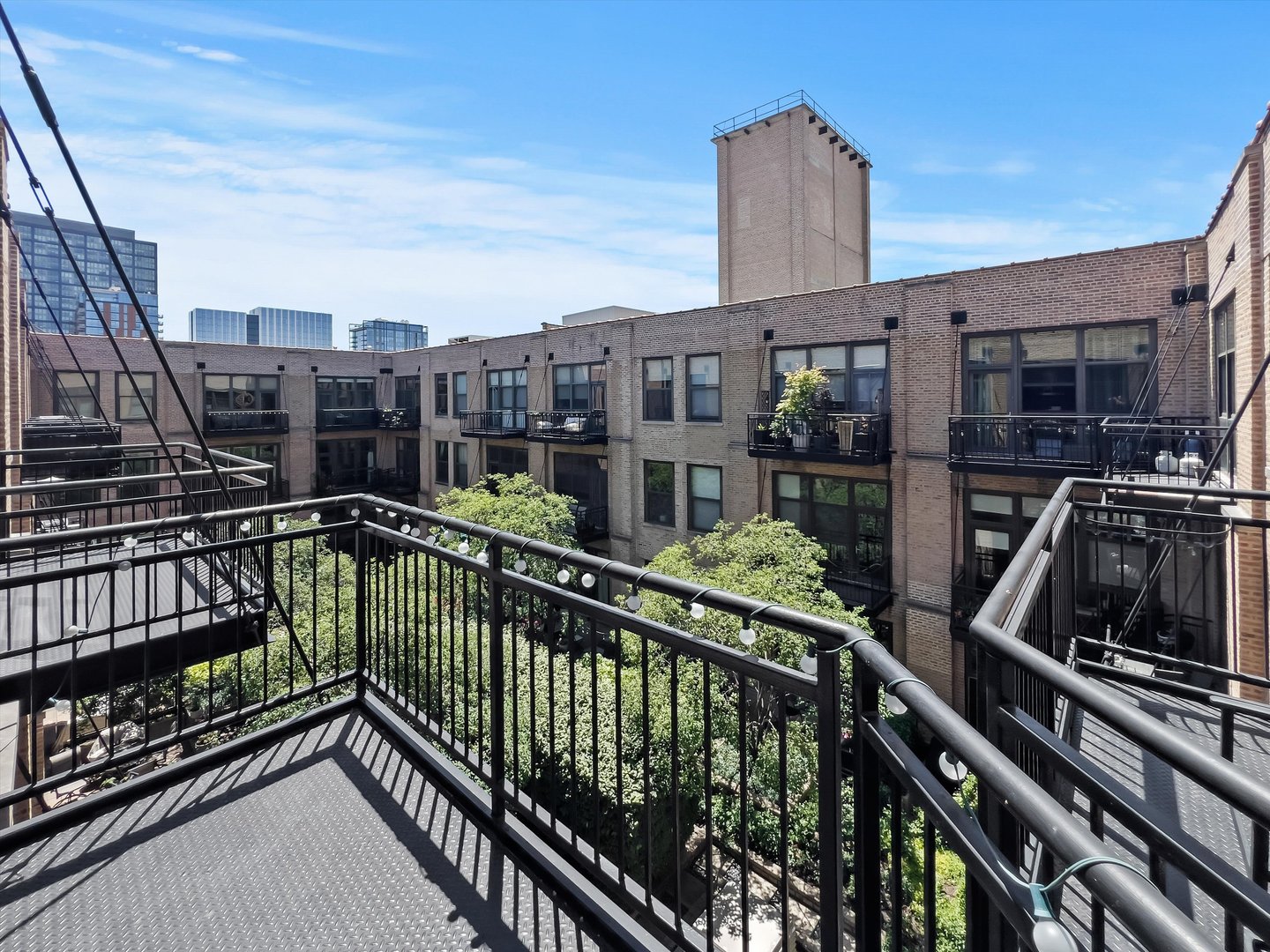1040 W Adams Street Unit: 420