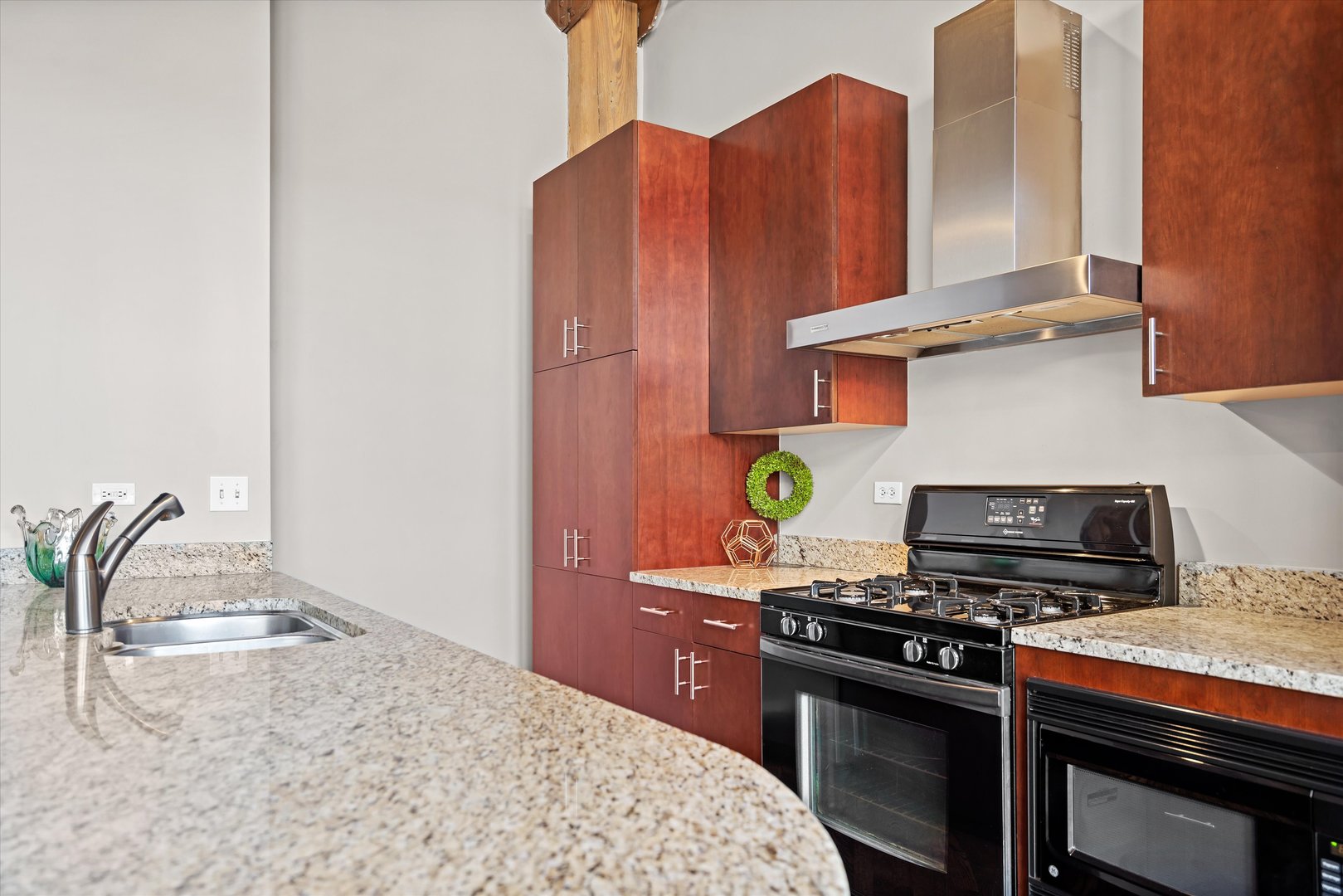 1040 W Adams Street Unit: 420