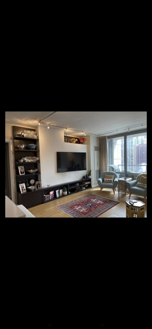 160 E Illinois Street Unit: 2101