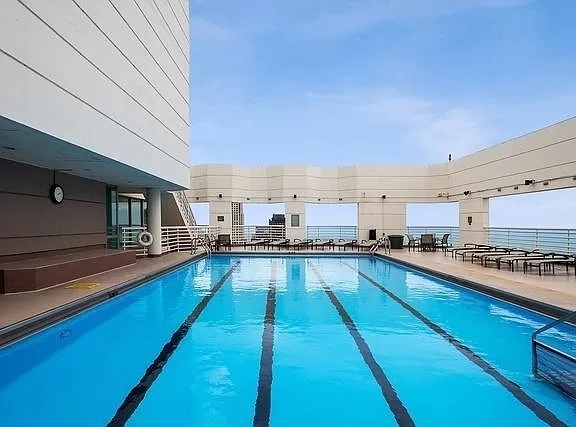 195 N HARBOR Drive Unit: 5105