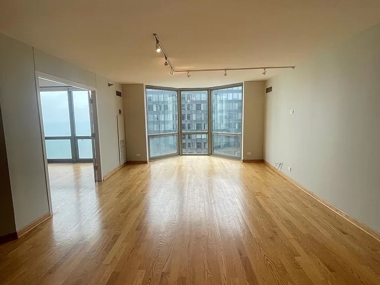 195 N HARBOR Drive Unit: 5105