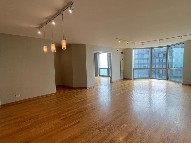 195 N HARBOR Drive Unit: 5105