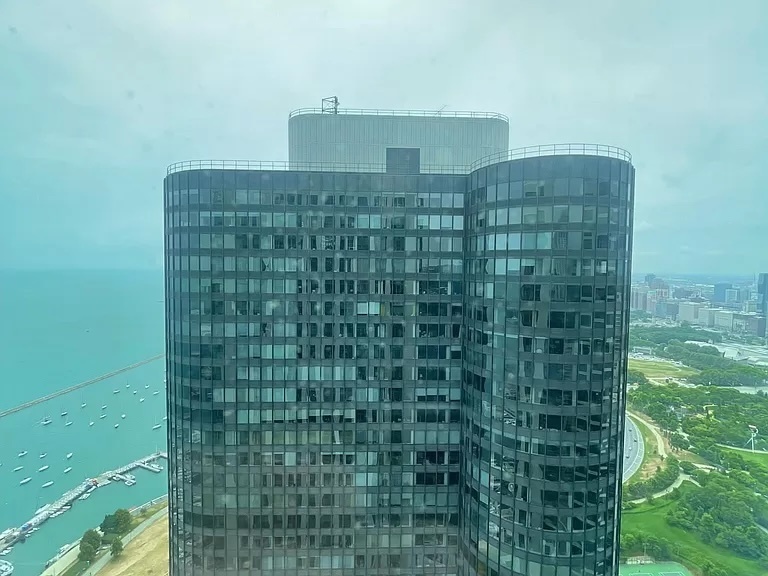 195 N HARBOR Drive Unit: 5105