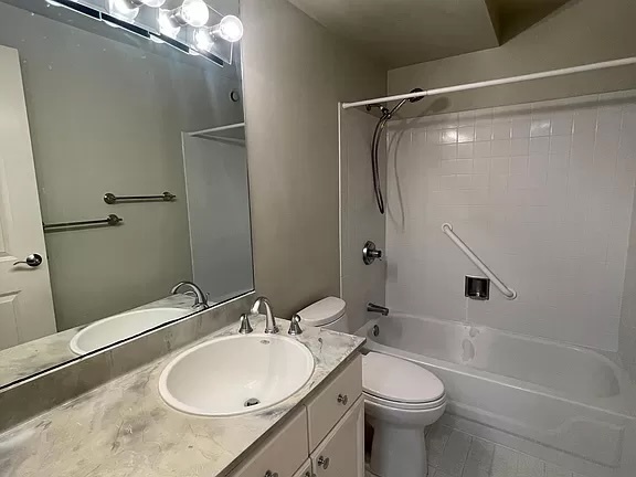 195 N HARBOR Drive Unit: 5105