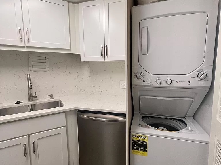 195 N HARBOR Drive Unit: 5105