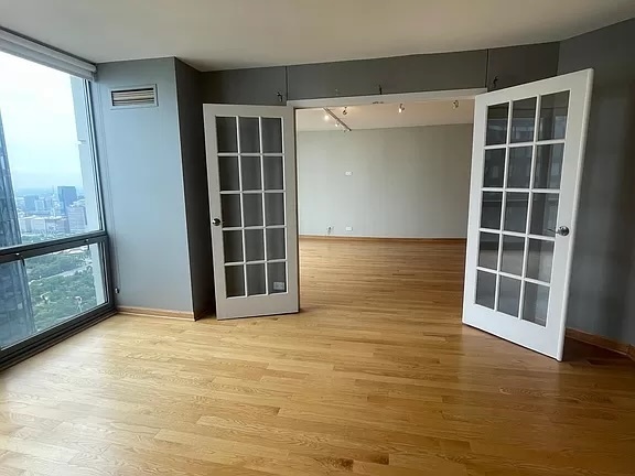 195 N HARBOR Drive Unit: 5105