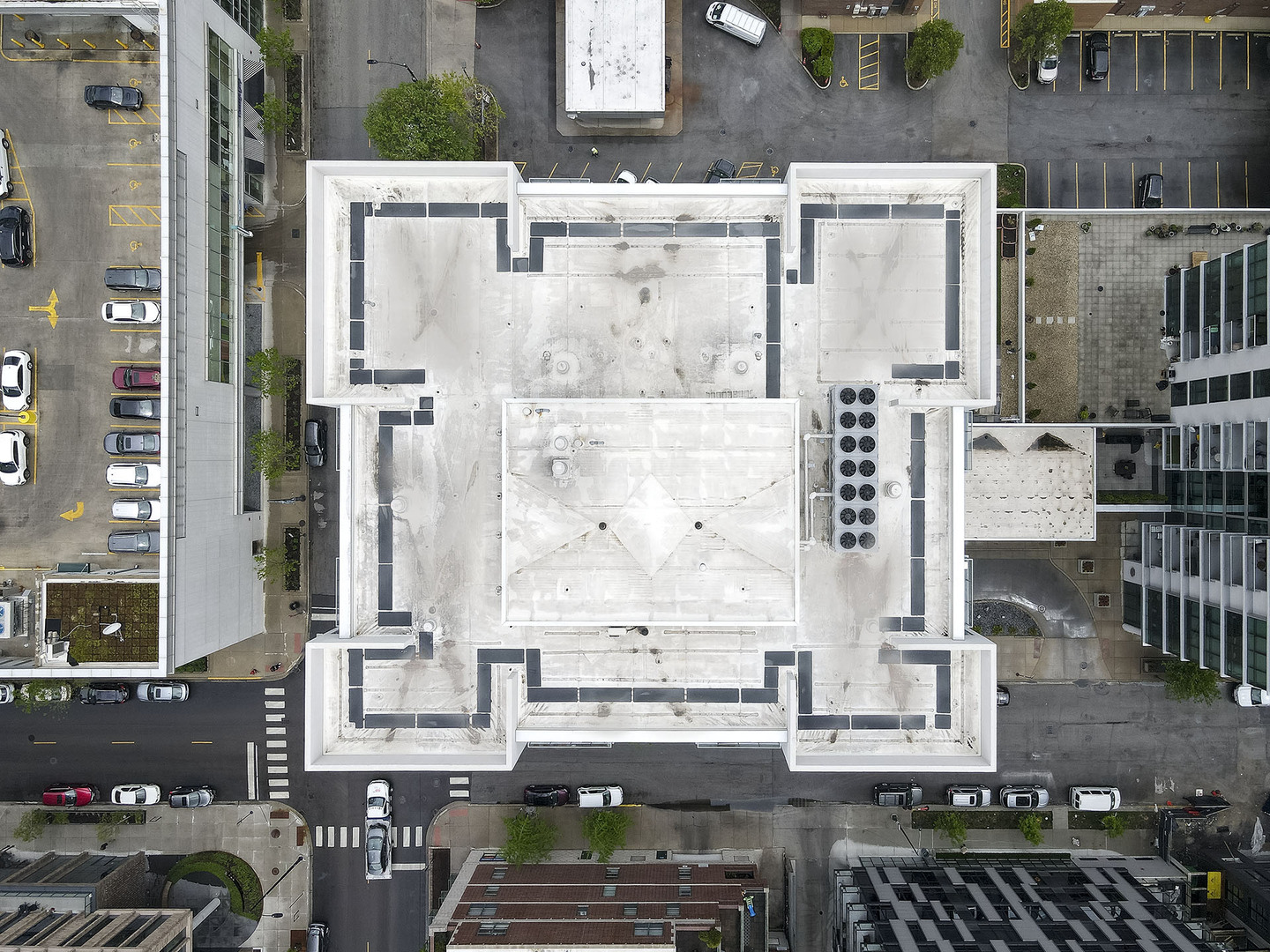 123 S Green Street Unit: 702B