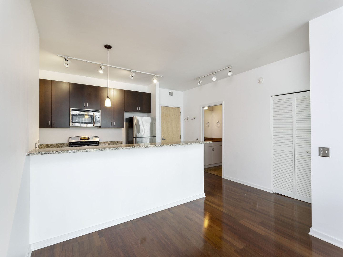 123 S Green Street Unit: 702B
