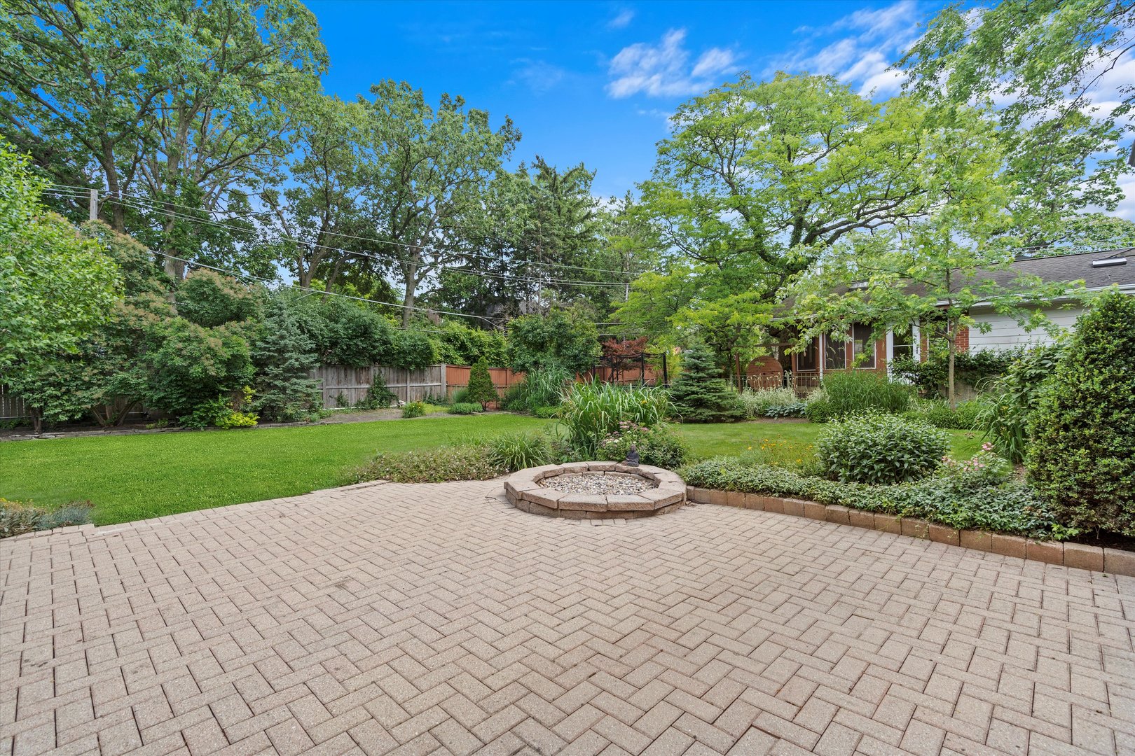 1035 Rosemary Terrace