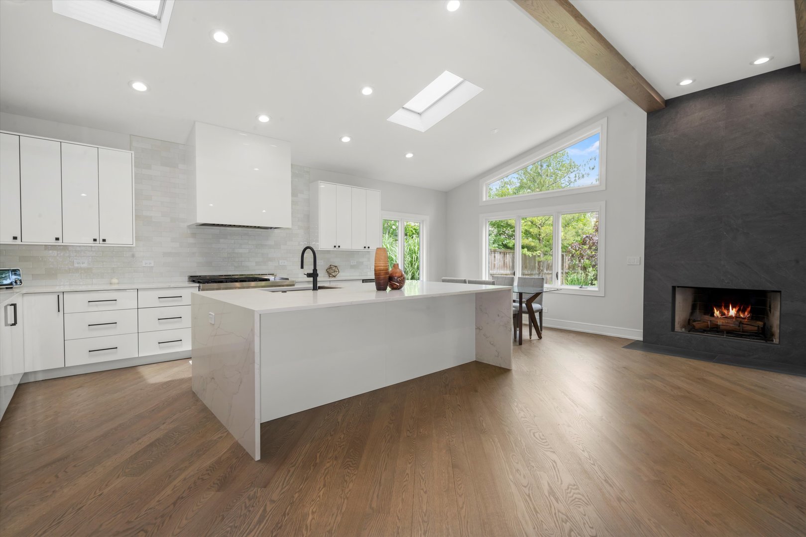 1035 Rosemary Terrace