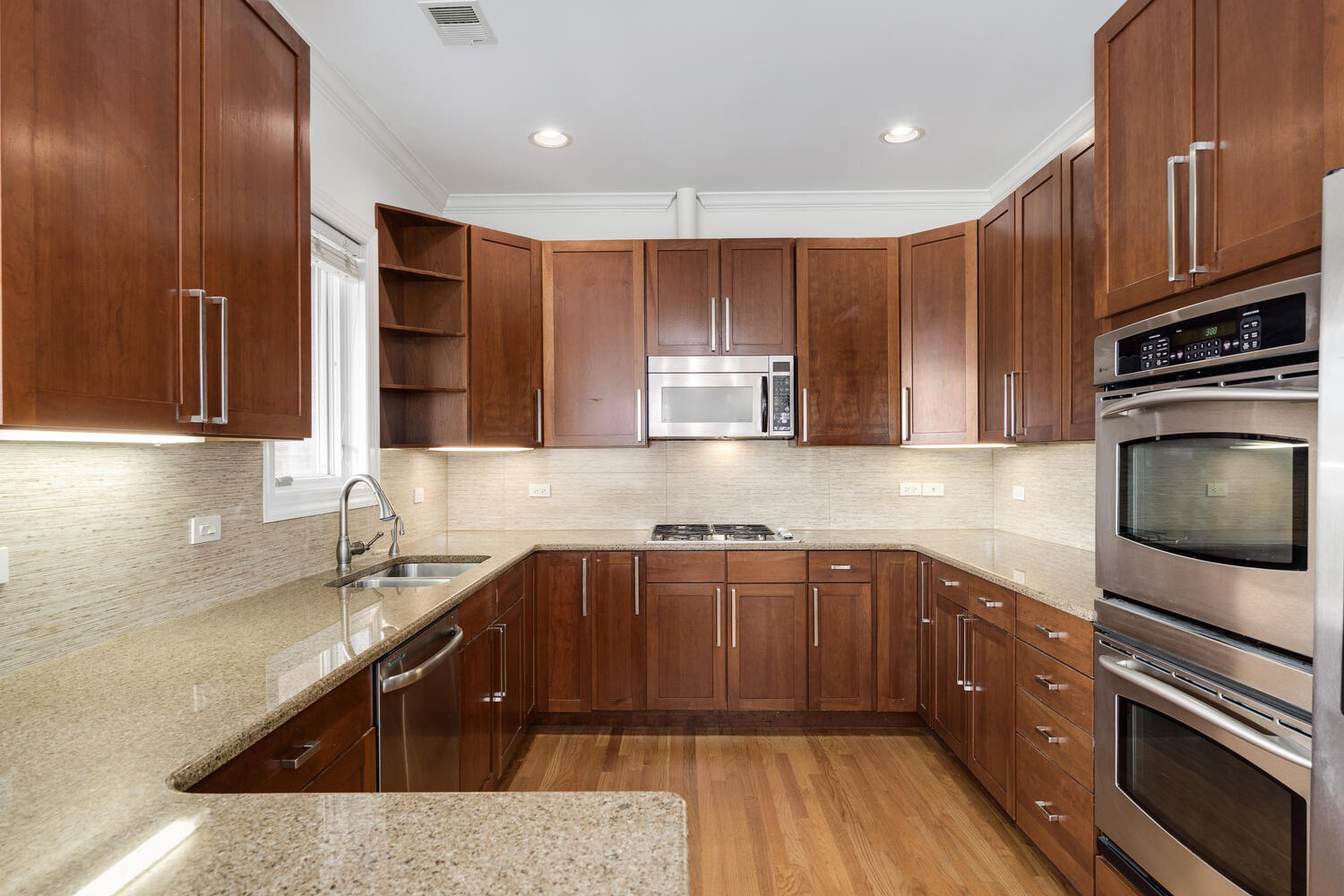 3332 N ASHLAND Avenue Unit: A1