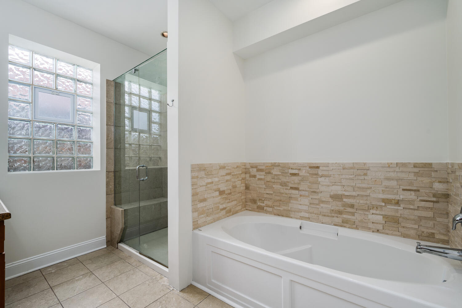 3332 N ASHLAND Avenue Unit: A1