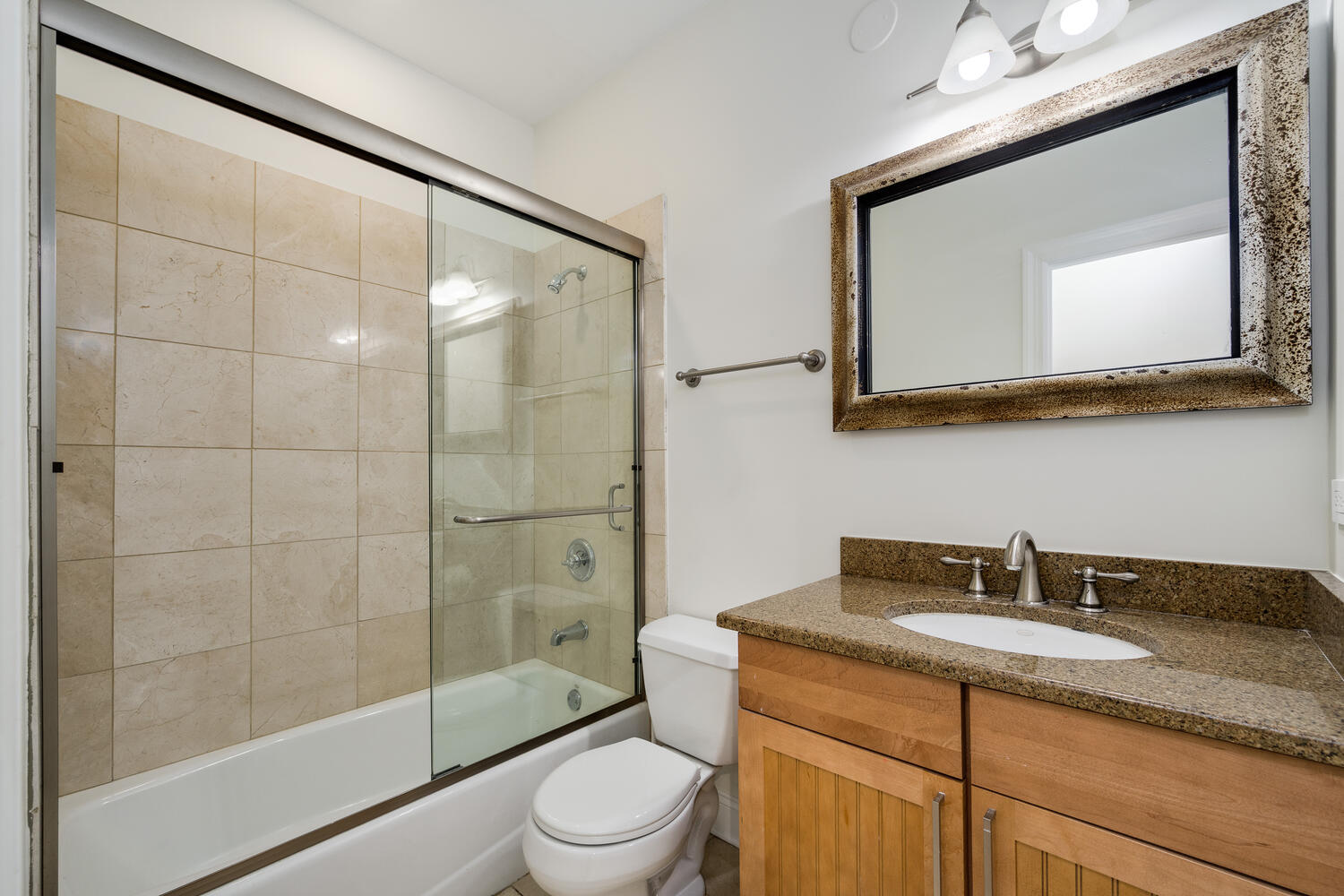 3332 N ASHLAND Avenue Unit: A1