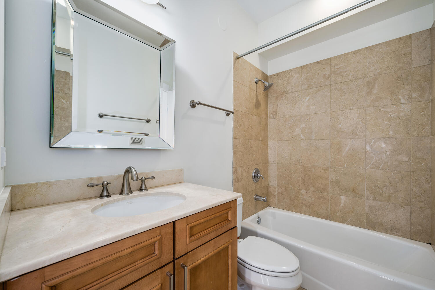 3332 N ASHLAND Avenue Unit: A1